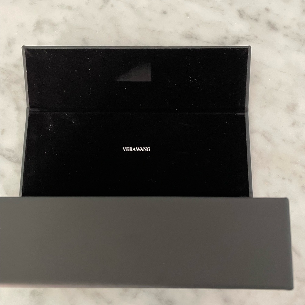 Vera Wang Sunglasses - Picture 2 of 4